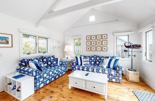 Boothbay Harbor House | Oceanfront Cottage & Studio on Mill Cove w/Water Views, Deck - Walk Downtown