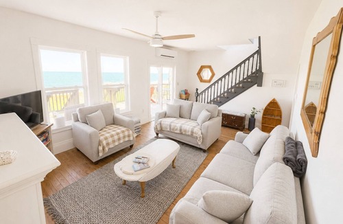 Blooming Point House | Oceanfront Farmhouse w Private Beach Access