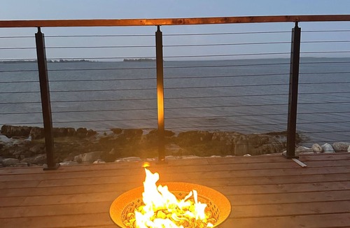 Port Medway Cottage | Oceanfront getaway two bedroom plus sofabed, amazing views and close to beaches