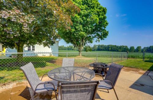 New Haven  Huron County House | Ohio Farmhouse Retreat w/Fire Pit & Patio