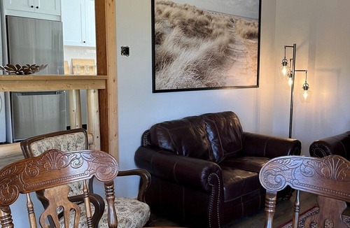 Victoria Beach Cottage | Old Oak | Hot Tub | 4-Season Family Retreat