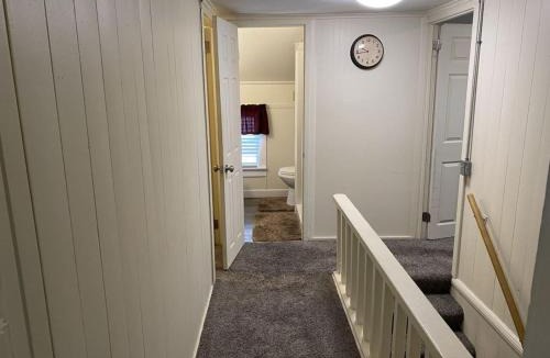 Geneva-on-the-Lake House | On The Strip Cozy GOTL Vacation Cottage
