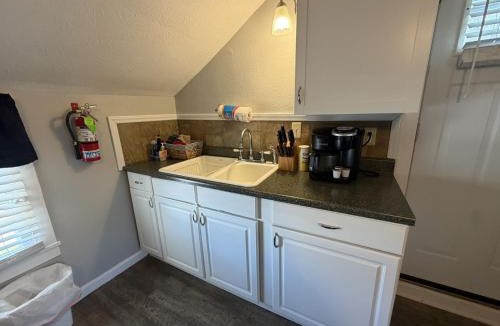 Geneva-on-the-Lake House | On The Strip Cozy GOTL Vacation Cottage