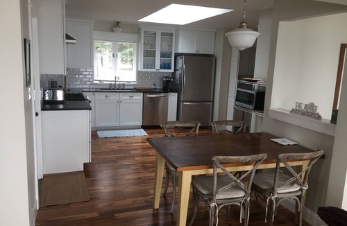 Traverse City House | On West Bay with Sandy Beach and Heated Pool
