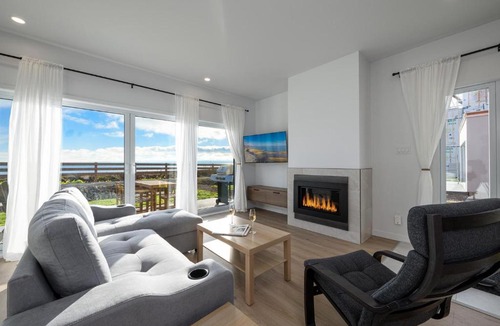 Petite-Riviere-Saint-Francois Apartment | Panorama 1249, Majestic River View, Spacious Patio