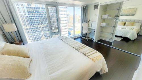 Downtown Toronto Apartment | Pantages Skyline Suite in Toronto Centre - Free Parking