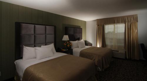 Redwater Hotel | Paradise Inn and Kitchenette Suites Redwater