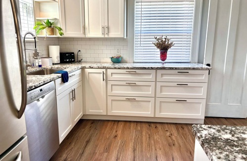 Parma House | Park view ⁞ Porch swing ⁞ Game room ⁞ 2BA ⁞ Manchester Manor