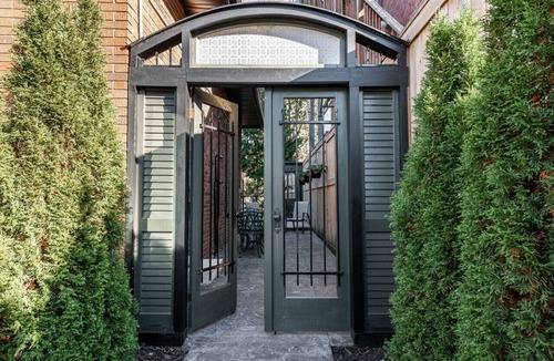 Stratford Apartment | Patio Suite at Henry House Stays