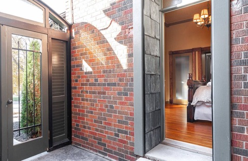 Stratford Apartment | Patio Suite at Henry House Stays