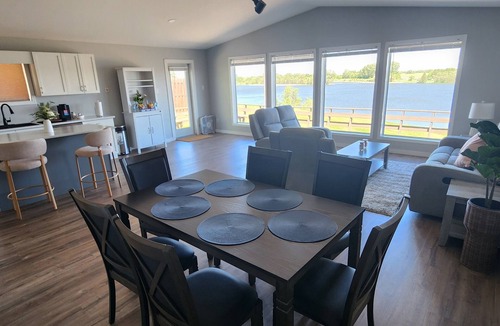 Manitoba House | Peaceful 3BR Lakeside Escape in Neepawa