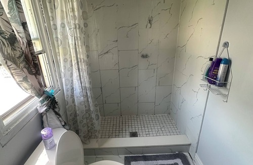 Northeast Mississauga House | Peaceful Bedroom W/Wooden Desk 5-min to Toronto Pearson AirPort!