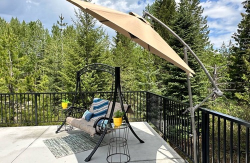 Beasley Cabin | Peaceful Cabin Near Red Mt Bike & Hiking Trails