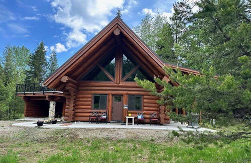 Beasley Cabin | Peaceful Cabin Near Red Mt Bike & Hiking Trails