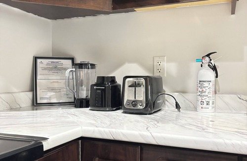Winnipeg House | Peaceful Family Home | 4BR, Huge Deck, Garage & Free Wi-Fi
