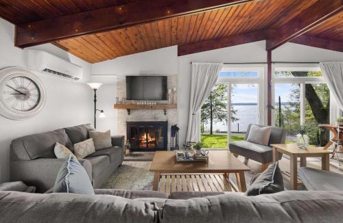 Seneca Falls House | Peaceful Lakeview Cottage lake access & fire pit