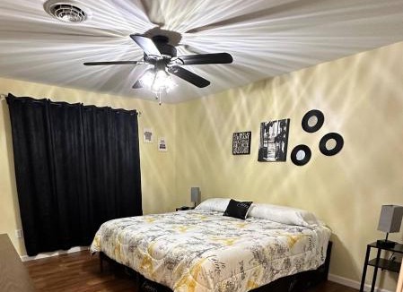 Bastian House | Peaceful, Relaxing, & Private Home Away from Home with Fire Pit