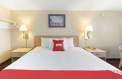 Seneca Falls Hotel | Peaceful Room at the Heart of Seneca Falls near Parks | Free Parking