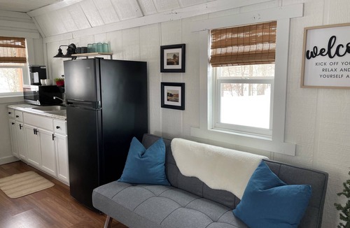 Ellamore Cottage | Peaceful Waterfront House and Cabin “The Brook”