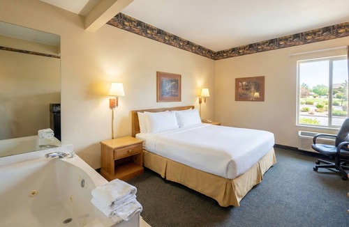 Levering Hotel | Pellston Lodge