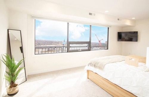 Downtown Winnipeg Apartment | Penthouse | Free Parking, Wi-Fi & Laundry!