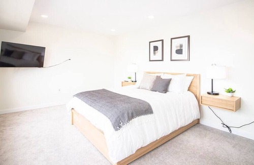 Downtown Winnipeg Apartment | Penthouse | Free Parking, Wi-Fi & Laundry!