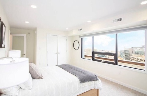 Downtown Winnipeg Apartment | Penthouse | Free Parking, Wi-Fi & Laundry!