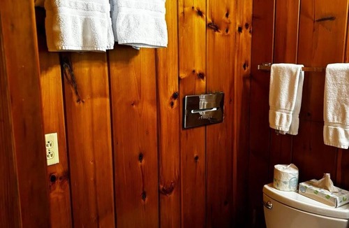 Hamilton Hotel | Perfect 1-bedroom hotel room in charming Hamilton - #319 Shenandoah