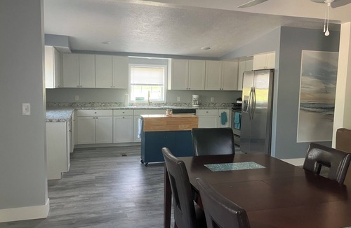Conneaut Township House | Perfect 3-bedroom mobile home with AC in charming Albion. Mobility-accessible.