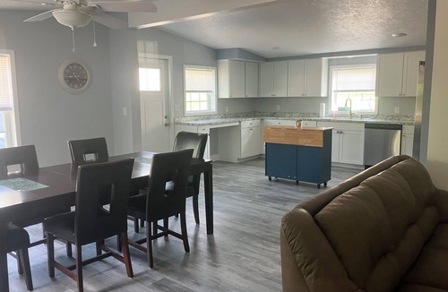 Conneaut Township House | Perfect 3-bedroom mobile home with AC in charming Albion. Mobility-accessible.