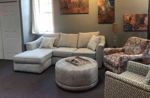 Perrysburg Apartment | Perrysburg Purple Penthouse- Downtown Area Loft