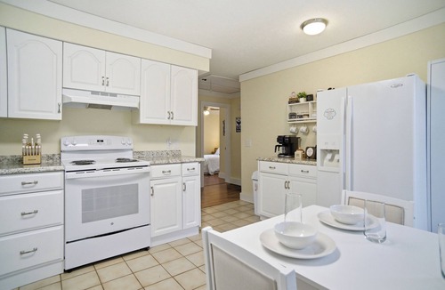 Vermilion House | Pet‑Friendly Cottage w/Grill & Patio by Lake Erie