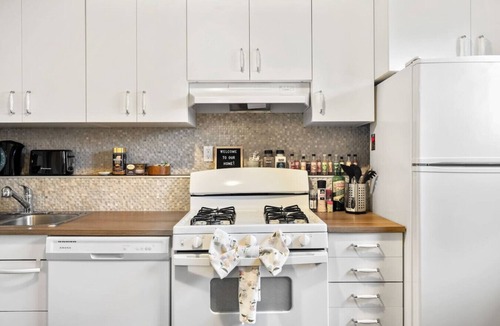 Southeast Calgary House | Pet Friendly » Fully Equipped » 1 BR » Netflix