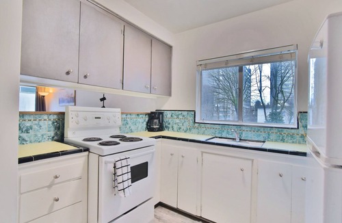 West End Apartment | Pet Friendly Furnished One Bedroom@1540 Haro