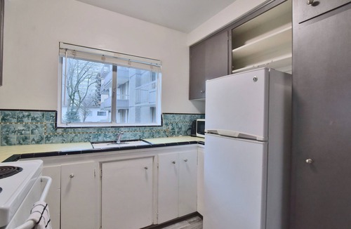 West End Apartment | Pet Friendly Furnished One Bedroom@1540 Haro