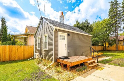 Lansing House | Pet Friendly Tiny Home w/Deck: Close to MSU