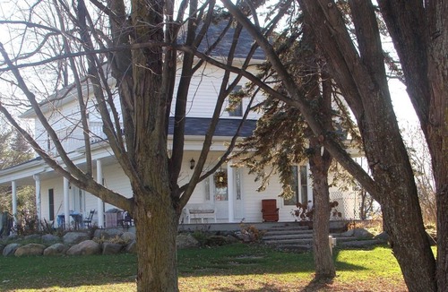 North Dundas House | Picturesque Suite Rental for a Tranquil Getaway near Ottawa, Ontario