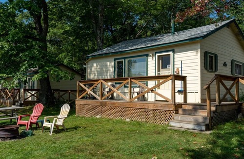 Gravenhurst Cottage | Pine Lake: Studio Cottage #8 "Jack Pine"