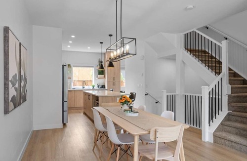 Southwest Calgary Villa | Ping Pong | King Bed | 3BR | Garage| AC | Backyard