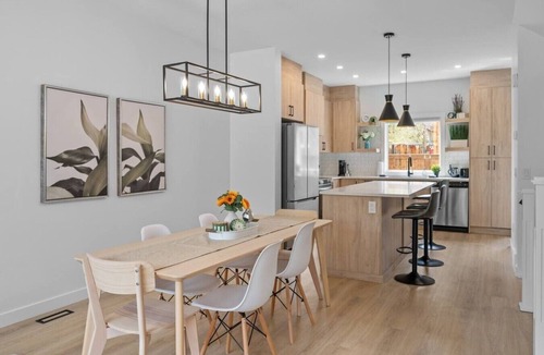 Southwest Calgary Villa | Ping Pong | King Bed | 3BR | Garage| AC | Backyard
