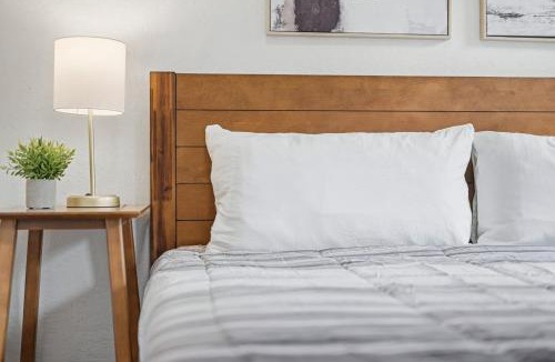 Millvale House | Pittsburgh Millvale B Bright &Spacious Private Bedroom With Shared Bathroom