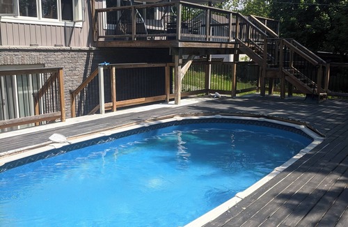 Brighton House | Plant-Filled Retreat | Yoga Room, Large Deck & Fire Pit | Near Presqu’ile + PEC