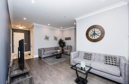 Downtown Mississauga Apartment | PlanURstay -Luxurious Grand Penthouse in Mississauga Square one