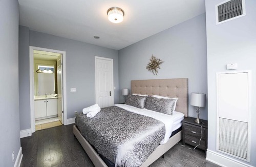 Downtown Mississauga Apartment | PlanURstay -Luxurious Grand Penthouse in Mississauga Square one