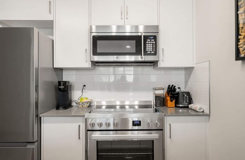 Cranston Apartment | Plume's Haven | Cozy | Pets | Bow River | Cranston