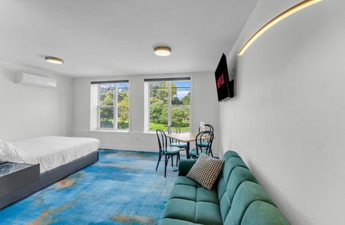 West Queen West Hotel | Plush Hotel Downtown Toronto