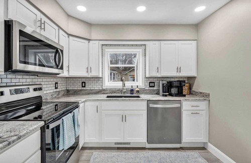 New Franklin House | PLX Summer Getaways: 3BR Lakefront Oasis & Boat Sleeps 8
