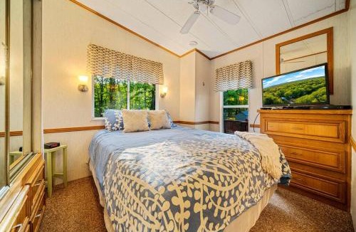 South Casco Apartment | Point Sebago Haven-Beach, Arcade & More Await