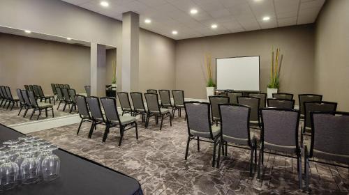 Grande Prairie Hotel | Pomeroy Hotel & Conference Centre
