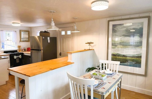 Eastham Cottage | Pondside/Kayak/Firepit/Dog Friendly~Willow Haven